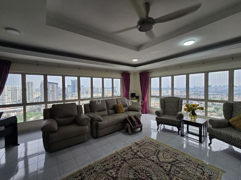 Kondominium untuk Dijual di Fraser Towers - K.M Seow - Living Room - PropertyGuru.com.my