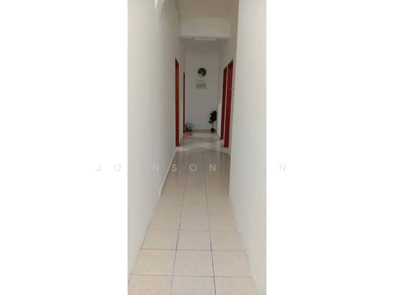 Pangsapuri untuk Dijual di Desa Skudai Apartment - Johnson Tan - Corridor - PropertyGuru.com.my
