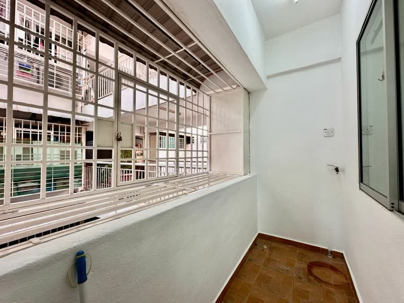 Pangsapuri untuk Dijual di Taman Kang Har Tong - Ping Koay - Balcony - PropertyGuru.com.my