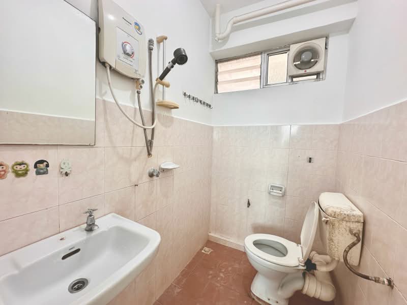 Pangsapuri untuk Dijual di Taman Kang Har Tong - Ping Koay - Bathroom - PropertyGuru.com.my
