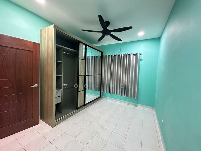 Pangsapuri untuk Dijual di Pangsapuri Angsana - Moon Yee - Bedroom - PropertyGuru.com.my