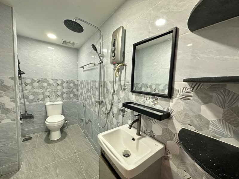 Pangsapuri untuk Dijual di Pangsapuri Angsana - Moon Yee - Bathroom - PropertyGuru.com.my