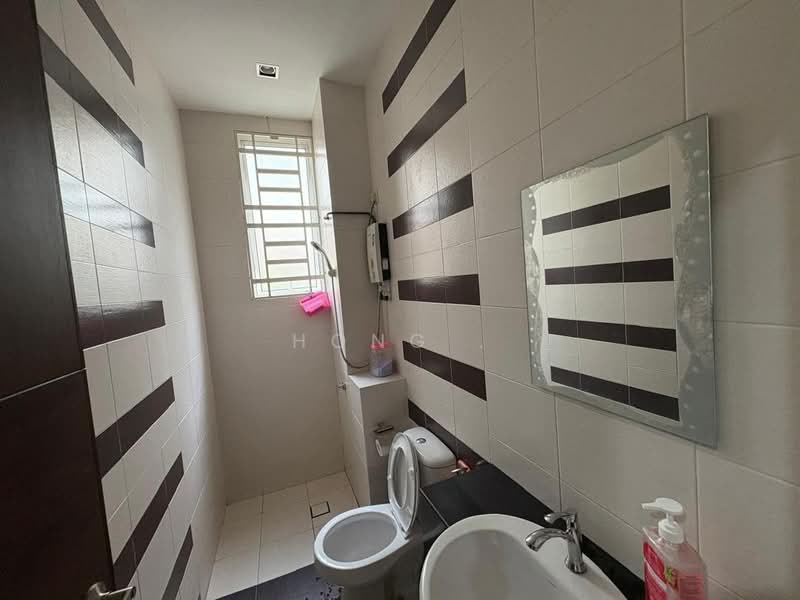 3-storey Terraced House for Sale in Relau (Sungai Ara) - Hong . - Bathroom - PropertyGuru.com.my