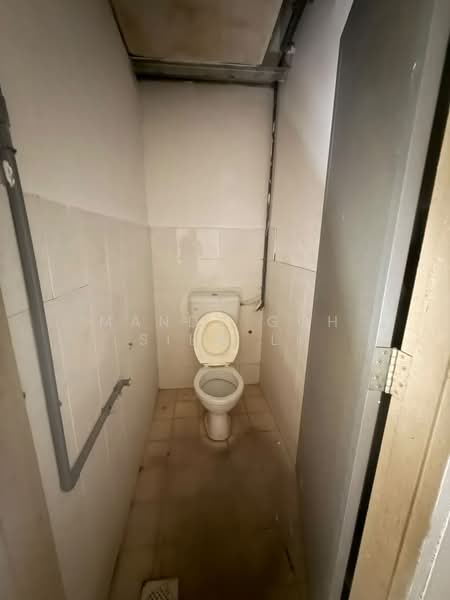 Shop for Rent in Taman Universiti (Skudai) - Mandy Goh Siew Li - Bathroom - PropertyGuru.com.my