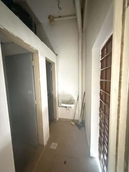 Shop for Rent in Taman Universiti (Skudai) - Mandy Goh Siew Li - Corridor - PropertyGuru.com.my