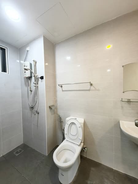 Service Residence for Rent at Vista Alam Serviced Apartment - Chow Kok Toong - Bathroom - PropertyGuru.com.my