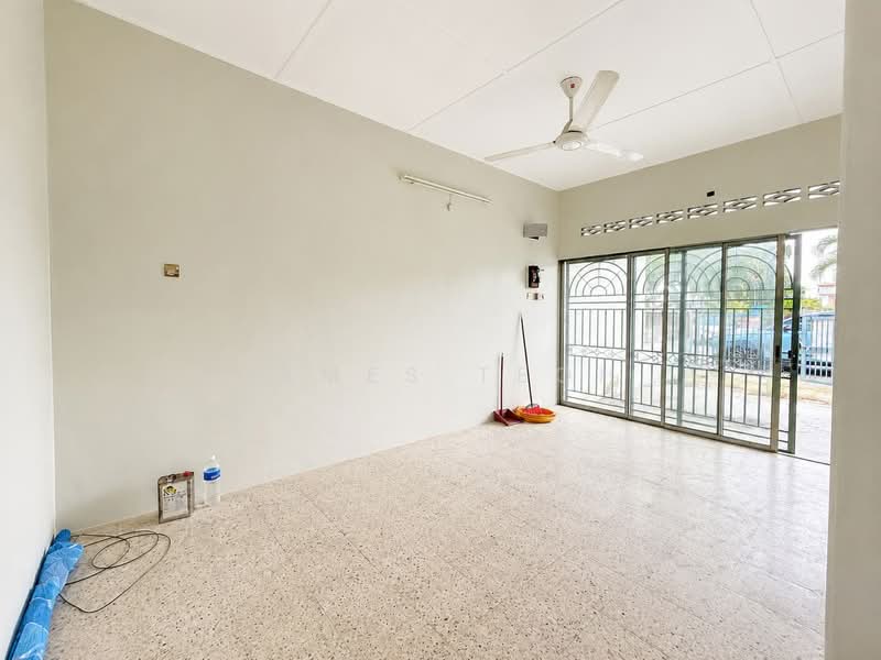 Rumah Teres 1 Tingkat untuk Dijual di Taman Mewah Jaya (Klang) - James Teoh - Living Room - PropertyGuru.com.my