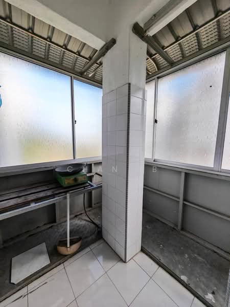 Flat for Sale at Taman Lip Sin Block 1, 3 & 5 - Chan YB - Kitchen - PropertyGuru.com.my
