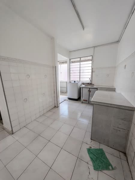 Flat for Sale at Taman Lip Sin Block 1, 3 & 5 - Chan YB - Kitchen - PropertyGuru.com.my