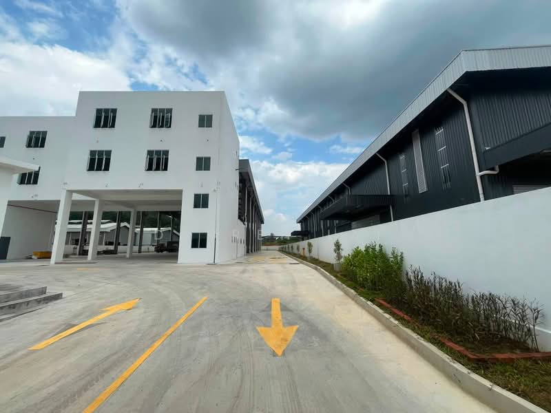 Factory for Rent in Rawang (Selangor) - Darren Lai - Exterior - PropertyGuru.com.my