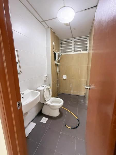 Servis Apartment untuk Dijual di Larkin Heights - Edward Siow - Bathroom - PropertyGuru.com.my