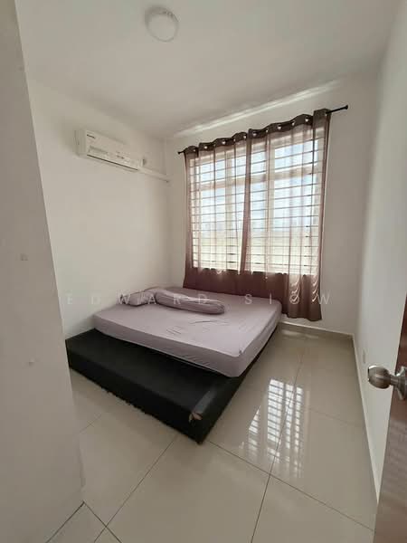 Servis Apartment untuk Dijual di Larkin Heights - Edward Siow - Bedroom - PropertyGuru.com.my