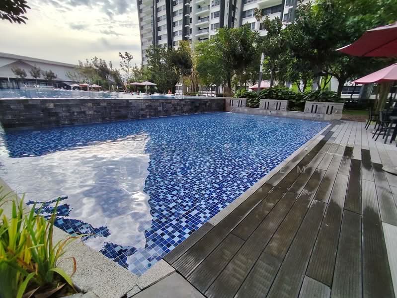 Kondominium untuk Dijual di Lakeville Residence - Rashidah Juremi - Pool - PropertyGuru.com.my