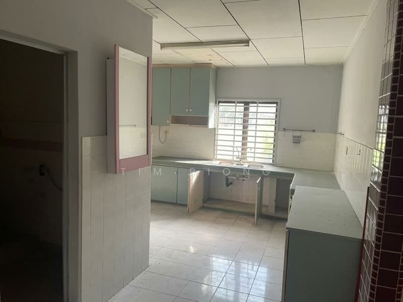 2-storey Terraced House for Sale in Taman Sinn (Melaka City) - Tim Piong - Kitchen - PropertyGuru.com.my