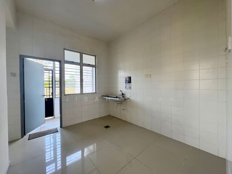 Semi-Detached House for Sale in Bandar Saujana Putra (Tanjong Duabelas) - Najibah Sahari - PropertyGuru.com.my