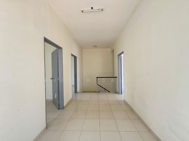 Semi-Detached House for Sale in Bandar Saujana Putra (Tanjong Duabelas) - Najibah Sahari - PropertyGuru.com.my