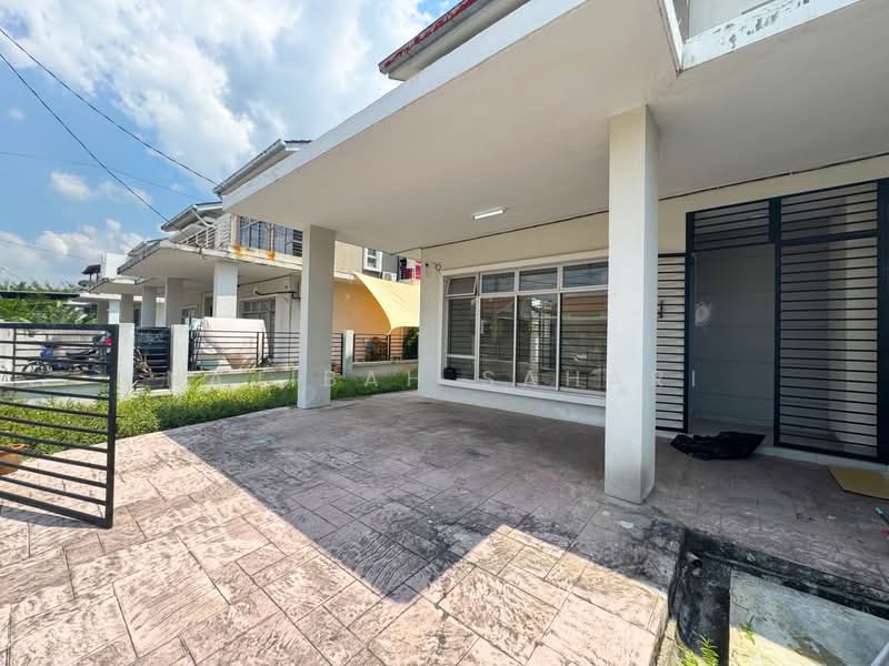 Semi-Detached House for Sale in Bandar Saujana Putra (Tanjong Duabelas) - Najibah Sahari - PropertyGuru.com.my