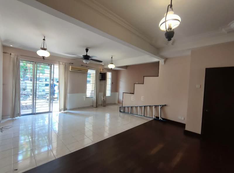 Rumah Teres untuk Dijual di Bandar Botanic (Klang) - T.H Lee - Living Room - PropertyGuru.com.my