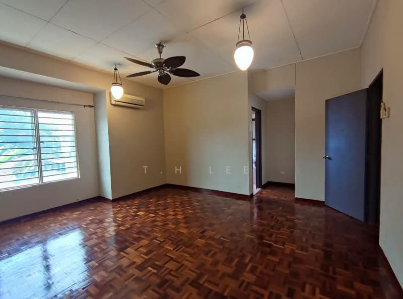Rumah Teres untuk Dijual di Bandar Botanic (Klang) - T.H Lee - Living Room - PropertyGuru.com.my
