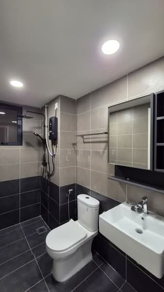 Servis Apartment untuk Disewa di D'Clover Residences - Harriet Lee - Bathroom - PropertyGuru.com.my