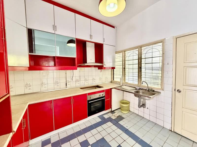 2-storey Terraced House for Sale in Seksyen 7 (Shah Alam) - Adibah Salim - Kitchen - PropertyGuru.com.my