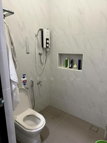 Rumah Teres 1.5 Tingkat untuk Dijual di Taman Molek (Johor Bahru) - Aaron How - Bathroom - PropertyGuru.com.my