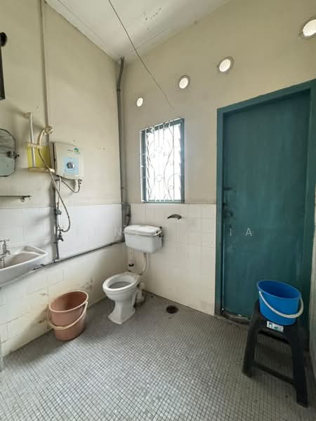 Rumah Banglo untuk Dijual di Taman Kolam Air (Johor Bahru) - Kennly Chia - Bathroom - PropertyGuru.com.my