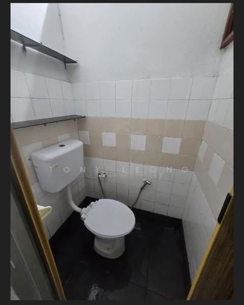 Pangsapuri untuk Dijual di Sri Anggerik 1 - Tony Leong - Bathroom - PropertyGuru.com.my