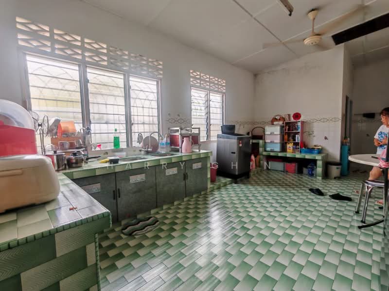 Semi-Detached House for Sale in Karak (Pahang) - Harry Chin - Kitchen - PropertyGuru.com.my