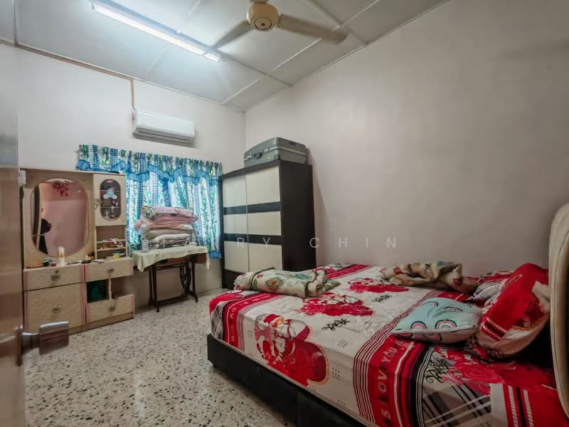 Semi-Detached House for Sale in Karak (Pahang) - Harry Chin - Bedroom - PropertyGuru.com.my