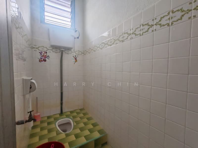 Semi-Detached House for Sale in Karak (Pahang) - Harry Chin - Bathroom - PropertyGuru.com.my