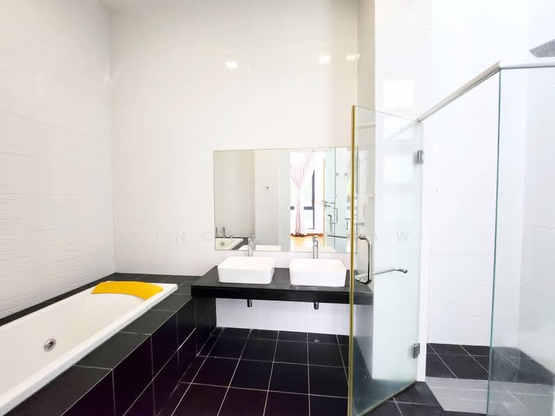 Rumah Banglo untuk Dijual di Taman Sains Selangor (Kota Damansara) - Vincent Liaw - Bathroom - PropertyGuru.com.my