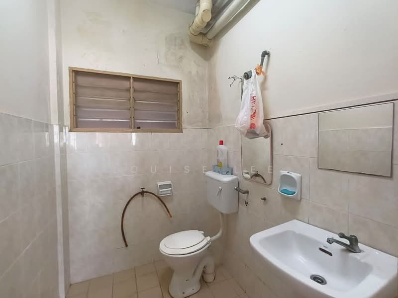 Pangsapuri untuk Disewa di Tropika Apartment - Louise Lee - Bathroom - PropertyGuru.com.my