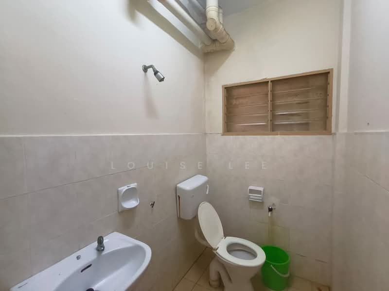 Pangsapuri untuk Disewa di Tropika Apartment - Louise Lee - Bathroom - PropertyGuru.com.my