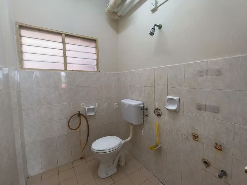 Pangsapuri untuk Disewa di Tropika Apartment - Louise Lee - Bathroom - PropertyGuru.com.my