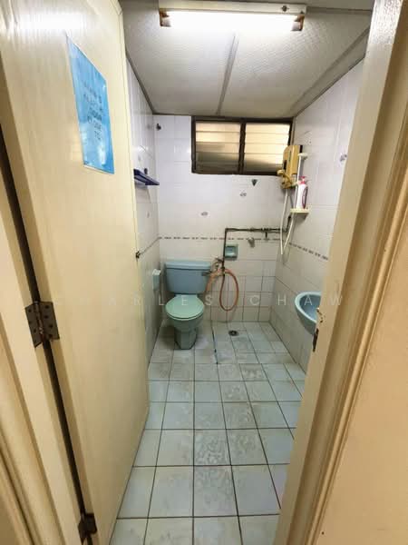 Condominium for Sale at Edgecumbe House - Charles Chaw - Bathroom - PropertyGuru.com.my