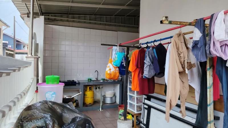 1.5-storey Terraced House for Sale in Taman Perling (Perling) - Max Loh - Kitchen - PropertyGuru.com.my