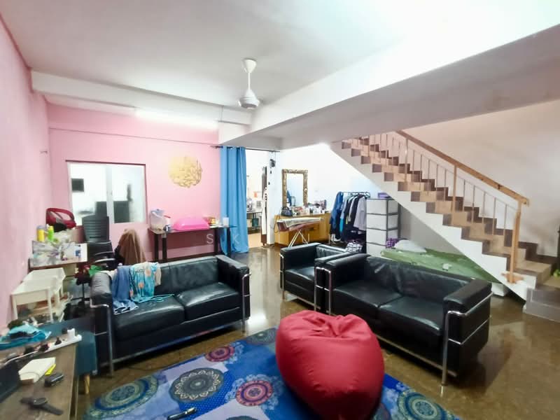 2-storey Terraced House for Sale in Rawang Perdana 2 (Rawang) - SK Luk - Living Room - PropertyGuru.com.my