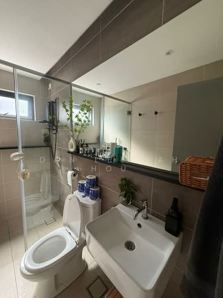 Kondominium untuk Disewa di Upperville @ Melawati - Don Lee Kah Hou - Bathroom - PropertyGuru.com.my