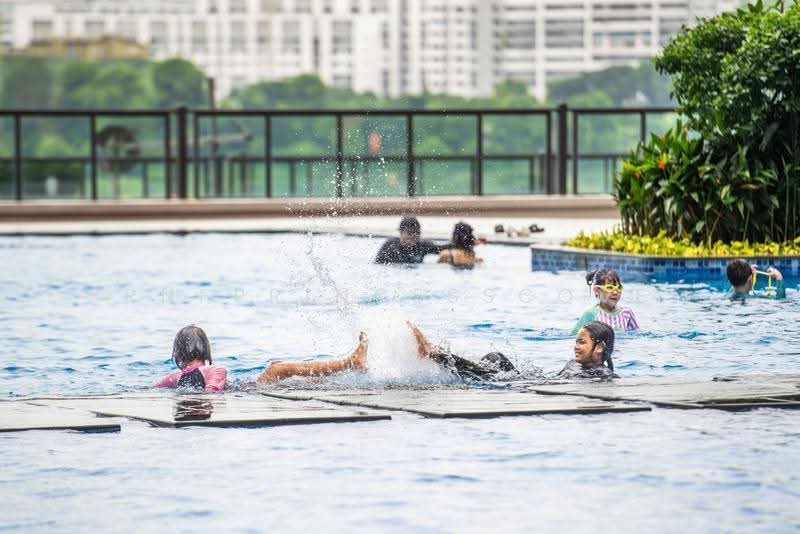 Kondominium untuk Dijual di R&F Princess Cove Phase 2-Seine Region - R&F Princess Cove Sales Representative - Pool - PropertyGuru.com.my