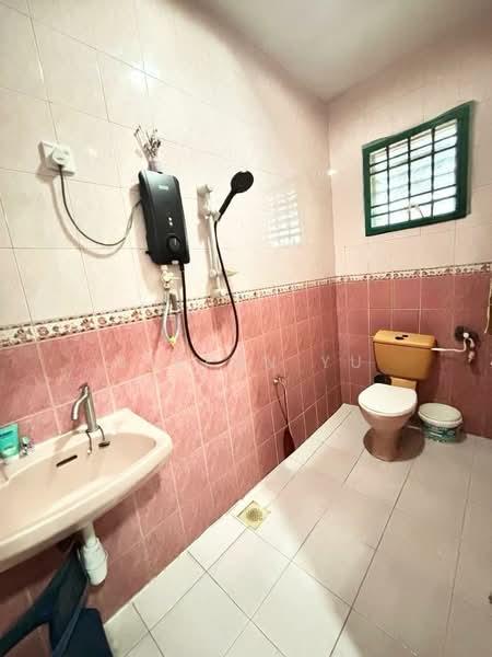 2-storey Terraced House for Sale in Taman Saleng (Kulai) - Stefan Yu - Bathroom - PropertyGuru.com.my
