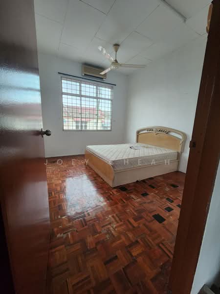 Rumah Teres untuk Disewa di Taman Kemuning (Banting) - Joey Cheah - Bedroom - PropertyGuru.com.my