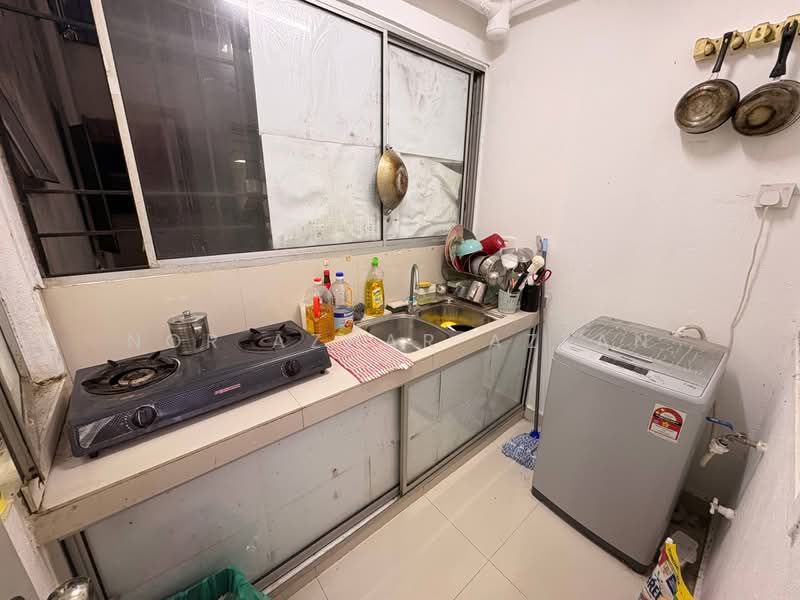 Pangsapuri untuk Dijual di Flora Damansara Apartment - Nor Azhar Azlan - Kitchen - PropertyGuru.com.my