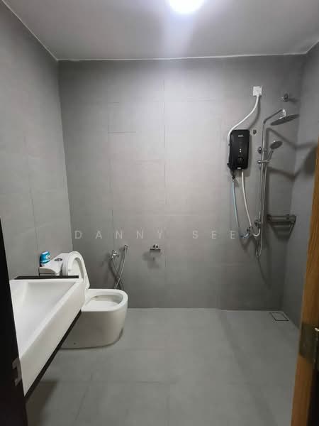 Rumah Teres 3 Tingkat untuk Dijual di Bandar Putra (Kulai) - Danny See - Bathroom - PropertyGuru.com.my