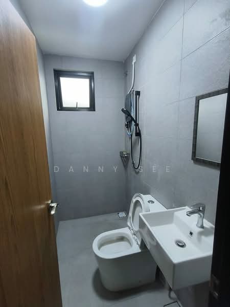 Rumah Teres 3 Tingkat untuk Dijual di Bandar Putra (Kulai) - Danny See - Bathroom - PropertyGuru.com.my