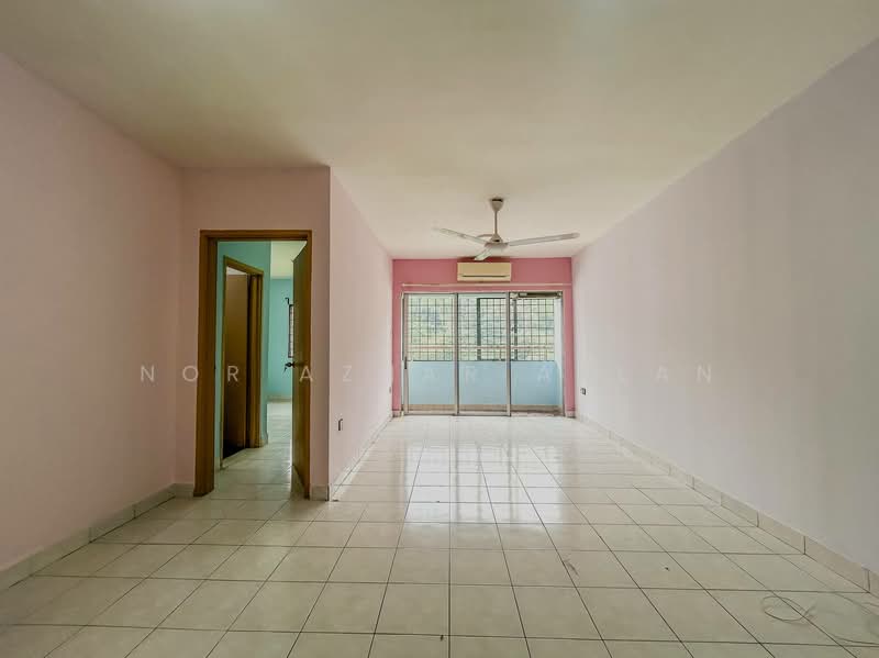Pangsapuri untuk Dijual di Flora Damansara Apartment - Nor Azhar Azlan - Living Room - PropertyGuru.com.my