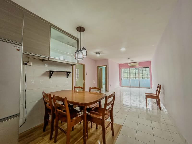 Pangsapuri untuk Dijual di Flora Damansara Apartment - Nor Azhar Azlan - Dining Room - PropertyGuru.com.my