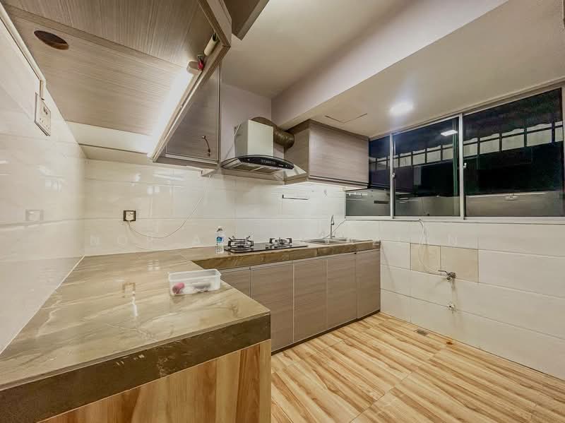 Pangsapuri untuk Dijual di Flora Damansara Apartment - Nor Azhar Azlan - Kitchen - PropertyGuru.com.my