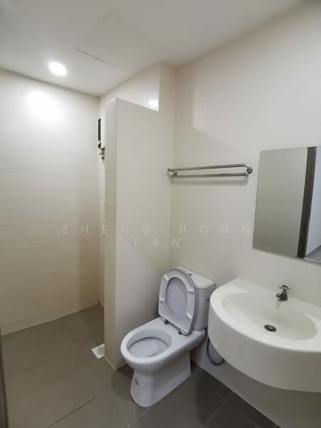 Service Residence for Sale at Platinum Lake PV 21 - Zheng Hong Tan - Bathroom - PropertyGuru.com.my