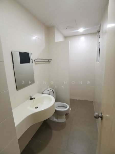 Service Residence for Sale at Platinum Lake PV 21 - Zheng Hong Tan - Bathroom - PropertyGuru.com.my